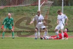 Kreisliga - Saison 2025/26- SV Zuchering - FC Mindelstetten - Jan Schimmack rot Zuchering - Fabian Sangl TW Mindelstetten - Lukas Gaul weiß Mindelstetten  - Jonas Schoberer weiß Mindelstetten  links - Foto: Meyer Jürgen