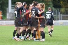 2. Frauen Bundesliga - Saison 2025/26- FC Ingolstadt 04 - VFL Wolfsburg - Abklatschen vor dem Spiel - motivieren sich - XXXXX - Foto: Meyer Jürgen