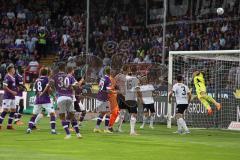 3.Liga - Saison 2022/2023 - VFL Osnabrück - FC Ingolstadt 04 - In letzter Sekunde noch eine Torchance von Emeka Oduah (Nr.30 - VFL Osnabrück) und Torwart Marius Funk (Nr.1 - FCI) pariert den Kopfball - Foto: Meyer Jürgen
