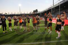 3.Liga - Saison 2022/2023 - VFL Osnabrück - FC Ingolstadt 04 - Das Spiel ist aus - Jubel - Die Mannschaft feiert mit den fans - Foto: Meyer Jürgen