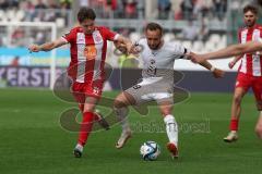 3. Liga - Saison 2023/24 - Rot-Weiss Essen - FC Ingolstadt 04 -  - Sandro Plechaty (#21 Essen) - David Kopacz (Nr.29 - FCI) - Foto: Meyer Jürgen