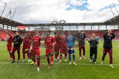 3. Liga; FC Ingolstadt 04 - SV Waldhof Mannheim; Spieler bedanken sich bei den Fans für die Saison, Sieg Jubel Freude 5:1 Tanz