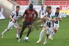 3. Liga; FC Ingolstadt 04 - SSV Ulm 1846; Zweikampf Kampf um den Ball Daouda Beleme (9, FCI) Reichert Johannes (5 Ulm)