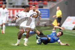 3. Liga; FC Ingolstadt 04 - 
Arminia Bielefeld; Zweikampf Kampf um den Ball Bryang Kayo (48, FCI) Lannert Christopher (24 AB)