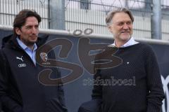 3.Liga - Saison 2022/2023 - FC Ingolstadt 04 -  - Cheftrainer Michael Köllner (FCI) beim ersten Training - Sportdirektor Ivica Grlic (FCI) und Geschäftsführer Sport und Kommunikation Dietmar Beiersdorfer (FCI) sieht beim Training zu - Foto: Meyer Jürgen