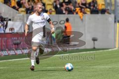 2.BL; Dynamo Dresden - FC Ingolstadt 04, Maximilian Beister (11, FCI) sucht Anspielpartner