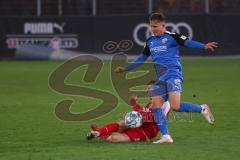 2.BL; Testspiel; FC Ingolstadt 04 - Würzburger Kickers; Zweikampf Kampf um den Ball Dennis Eckert Ayensa (7, FCI)