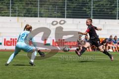 2. Frauen-Bundesliga - Saison 2021/2022 - FC Ingolstadt 04 - TSG 1899 Hoffenheim - Torchance für Maier Ramona (#18 FCI) - Dick Laura Torwart Hoffenheim - Foto: Meyer Jürgen