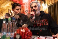 3. Liga; FC Ingolstadt 04 - Fantreffen im Sport-Treff Senners Alm, volles Haus; Moderatoren Stadionsprecher Italo Mele und Torwart Markus Ponath (1, FCI)