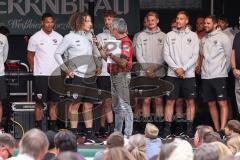 3. Liga; FC Ingolstadt 04 - offizielle Mannschaftsvorstellung auf dem Ingolstädter Stadtfest, Rathausplatz; Tim Civeja (8, FCI) im Interview mit Stadionsprecher Italo Mele auf der Bühne