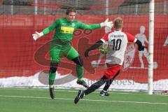 Schanzer Amateurcup 2026 - TSV Kösching - TSV Wolnzach-  - Ibo Miller weiss Wolnzach mit einer Torchance - Michael Zimmermann Torwart Kösching - Foto: Meyer Jürgen