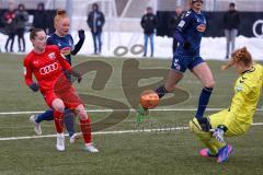 2. Fußball-Liga - Frauen - Saison 2022/2023 - FC Ingolstadt 04 - 1. FC Köln II - Haim Vanessa (Nr.13 - FC Ingolstadt 04 ) mit einer Torchance - Kammer Kristin Torwart Köln - - Foto: Meyer Jürgen