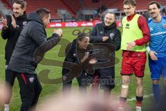 3. Liga; FC Ingolstadt 04 - TSG Hoffenheim II; Spiel ist aus, Sieg Jubel Freude Cheftrainerin Sabrina Wittmann (FCI) Mannschaft im Kreis Co-Trainer Patrick Schönfeld (FCI) Mattis Hoppe (2, FCI) #Torwart-Trainer Arvid Schenk  (FCI) Jasper Maljojoki (23, FC