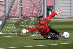 Freundschaftsspiel - Saison 2022/2023 - FC Ingolstadt 04 -  SpVgg Bayreuth - Torwart Markus  Ponath (Nr.40 - FCI) beim warm machen - Foto: Meyer Jürgen