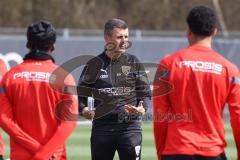 3.Liga - Saison 2022/2023 - FC Ingolstadt 04 -  - Cheftrainer Michael Köllner (FCI) beim ersten Training - Cheftrainer Michael Köllner (FCI) begrüsst die Spieler - Foto: Meyer Jürgen