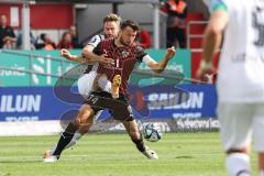 3. Liga; FC Ingolstadt 04 - SSV Ulm 1846; Zweikampf Kampf um den Ball Lukas Fröde (34, FCI) Röser Lucas (9 Ulm)