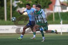 Landesliga - Saison 2025/26 - SV Manching - SV Cosmos Aystetten - Timo Jung (Nr.21 - SV Manching) - Raphael Marksteiner blau Aystetten - Foto: Meyer Jürgen