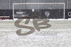 2023_12_1 - - Saison 2023/24 - Schnee auf dem Fussballplatz - ASP - Audi Sport Park - Platz ist gesperrt - Schild platz ist gesperrt Schnee Tor Spielabsage Schnee - Foto: Meyer Jürgen