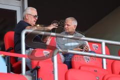 3. Liga; FC Ingolstadt 04 - Alemannia Aachen; vor dem Spiel Vorsitzender des Vorstandes Peter Jackwerth (FCI) Sportdirektor Harald Gärtner (FCI)