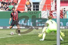 3. Liga; FC Ingolstadt 04 - Arminia Bielefeld; Torchance verpasst Pascal Testroet (37, FCI) Torwart Kersken Jonas (1 AB)