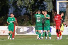 Freundschaftsspiel - Saison 2023/2024 - SV Manching - FC Ingolstadt 04 - Der 1:0 Führungstreffer durch Reiner Meisinger (Nr.8 - SV Manching) - jubel - Torwart Leopold Leimeister (Nr.1 - FCI U21) - Sebastian Graßl (Nr.10 - SV Manching) - Mussa Fonanah (Nr.