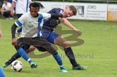 A-Klasse - SV Oberstimm - SV Haunwöhr - Julius Walter blau Haunwöhr - Samuel Oladele Fasakin weiss Oberstimm - Foto: Jürgen Meyer