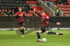 3. Liga; FC Ingolstadt 04 - Hallescher FC; Torschuss Calvin Brackelmann (17, FCI) Denis Linsmayer (23, FCI)