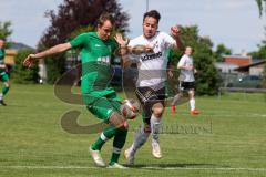 Kreisliga - TSV Baar Ebenhausen - TSV Gaimersheim - Christopher Geyer weiss Ebenhausen - Florian Ihring grün Gaimersheim - Foto: Jürgen Meyer