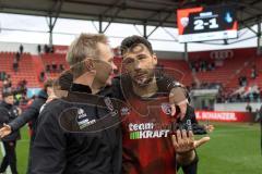 3. Liga; FC Ingolstadt 04 - MSV Duisburg; Sieg Jubel Freude Spieler bedanken sich bei den Fans Co-Trainer Markus Feldhoff (FCI) Lukas Fröde (34, FCI)