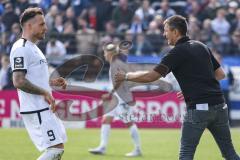 3. Liga; SV Meppen - FC Ingolstadt 04; Patrick Schmidt (9, FCI) zu Cheftrainer Michael Köllner (FCI) Absprache