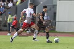 Relegation 2 - U17 - SSV Jahn Regensburg - FC Ingolstadt 04 - Angriff rechts Davide Sekulovic (7 FCI) wird von Verteidiger Paul Gebhard (5 SSV) verfolgt