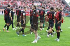 3. Liga; Rot-Weiss Essen - FC Ingolstadt 04; Spieler bedanken sich bei den Fans Niederlage, hängende Köpfe; Co-Trainer Fabian Reichler (FCI) Yannick Deichmann (20, FCI) Lukas Fröde (34, FCI) Gustav Christensen (24, FCI) Marcel Costly (22, FCI)