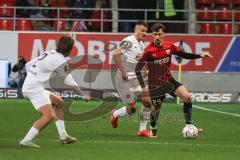 3. Liga; FC Ingolstadt 04 - Erzgebirge Aue; Zweikampf Kampf um den Ball Arian Llugiqi (25, FCI) Danhof Tim (2 Aue)