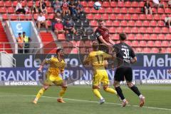 3.Liga - Saison 2023/2024 - FC Ingolstadt 04 -  1. FC Saarbrücken - Jannik Mause (Nr.7 - FCI) - Dominik Becker (Nr.17 - Saarbrücken) - Foto: Meyer Jürgen