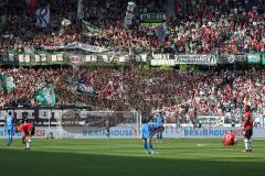 2.BL; Hannover 96 - FC Ingolstadt 04; Niederlage, hängende Köpfe 3.2, Torwart Markus Ponath (40, FCI)