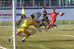 A - Junioren Bundesliga Süd/Südwest -  Saison 2021/2022 - FC Ingolstadt 04 - FC Bayern München - Johannes Birkl (#25 FCI) - Bock Julian Torwart (#33 FCI) -  Fust Leon schwarz #7 München mit einer Flanke - Foto: Meyer Jürgen