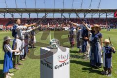 3. Liga; FC Ingolstadt 04 - Würzburger Kickers; vor dem Spiel Spalier die Ingolstädter Stadtwache, hinten die Feuerwehren der Region