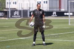 3. Liga; FC Ingolstadt 04 - Trainingsauftakt, erstes Training nach der Sommerpause; Torwart-Trainer Arvid Schenk  (FCI) Neuzugang