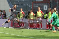 3. Liga - Saison 2025/26 - Energie Cottbus - FC Ingolstadt 04  - Carlsen Frederic Bennedsgaard (Nr.8 - FC Ingolstadt 04) beim 1:1 Ausgleichstreffer - jubel - Torwart Alexander Sebald (Nr.1 - FC Energie Cottbus) - Foto: Meyer Jürgen