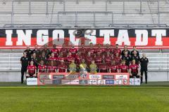 FC Ingolstadt 04; 3.Liga, Porträttermin 2022/2023, Mannschaftsfoto,
hi. v.li.: Christoph Kappel Co-Trainer Analyse (FCI) Zeugwart Michael Klattenbach (FCI) Teamkoordinator Marcel Posselt (FCI) Moussa Doumbouya (27, FCI) Nikola Stevanovic (15, FCI) #Nico 