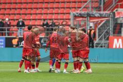 3. Liga; FC Ingolstadt 04 - TSG Hoffenheim II; vor dem Spiel Mannschaftsbesprechung Torwart Kai Eisele (25, FCI) Fredrik Carlsen (8, FCI) Marcel Costly (22, FCI) Max Besuschkow (17, FCI) Simon Lorenz (32, FCI) Gustav Christensen (24, FCI) Julian Kügel (29