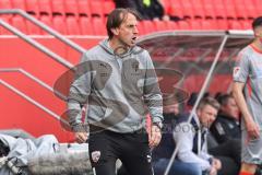 2.BL; FC Ingolstadt 04 - SC Paderborn 07; Cheftrainer Rüdiger Rehm (FCI) an der Seitenlinie, Spielerbank schreit