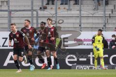 2.BL; FC Ingolstadt 04 - FC ST. Pauli; Gegentor, Pauli jubelt, Patrick Schmidt (32, FCI) Filip Bilbija (35, FCI) Nico Antonitsch (5, FCI) Hans Nunoo Sarpei (18 FCI) ärgern sich, Enttäuschung, Torwart Dejan Stojanovic (39 FCI)