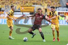 3. Liga; FC Ingolstadt 04 - SG Dynamo Dresden; Zweikampf Kampf um den Ball Marcel Costly (22, FCI) Arslan Ahmet (5 DD)