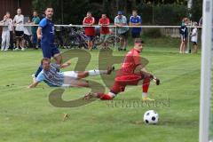Kreisliga - Saison 2023/2024 - SV Menning  - FC Sandersdorf - Johannes Boyer blau Menning - Marcel Zach Torwart Sandersdorf - Foto: Meyer Jürgen
