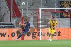 3. Liga; FC Ingolstadt 04 - Alemannia Aachen; Abstoß Torwart David Klein (47, FCI) Georg Ermolaev (20 AA)