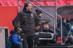 2.BL; FC Ingolstadt 04 - SV Darmstadt 98; Cheftrainer Rüdiger Rehm (FCI) an der Seitenlinie, Spielerbank schreit