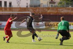 Kreispokal - Saison 2025/26- SV Eitensheim- TSV Gaimersheim  - Florian Trini rot Eitensheim - Domenic Raimann schwarz Gaimersheim - Lukas Strasse Torwart Eitensheim - Foto: Meyer Jürgen