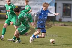 Kreisliga - Saison 2025/26- SV Hundszell - VFB Eichstätt II - Elias Weixler blau Hundszell - Samuel Schmid grün Eichstätt - Foto: Meyer Jürgen