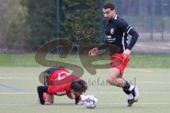Bezirksliga - 2022/2023 - FC Fatih Ingolstadt - SpVgg Feldmoching - Akif Abasikeles schwarz Fatih Ing - Noah Maslaton rot Feldmoching - Foto: Meyer Jürgen